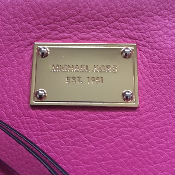 Michael Kors Pink Wristlet π - Picture 4 of 8